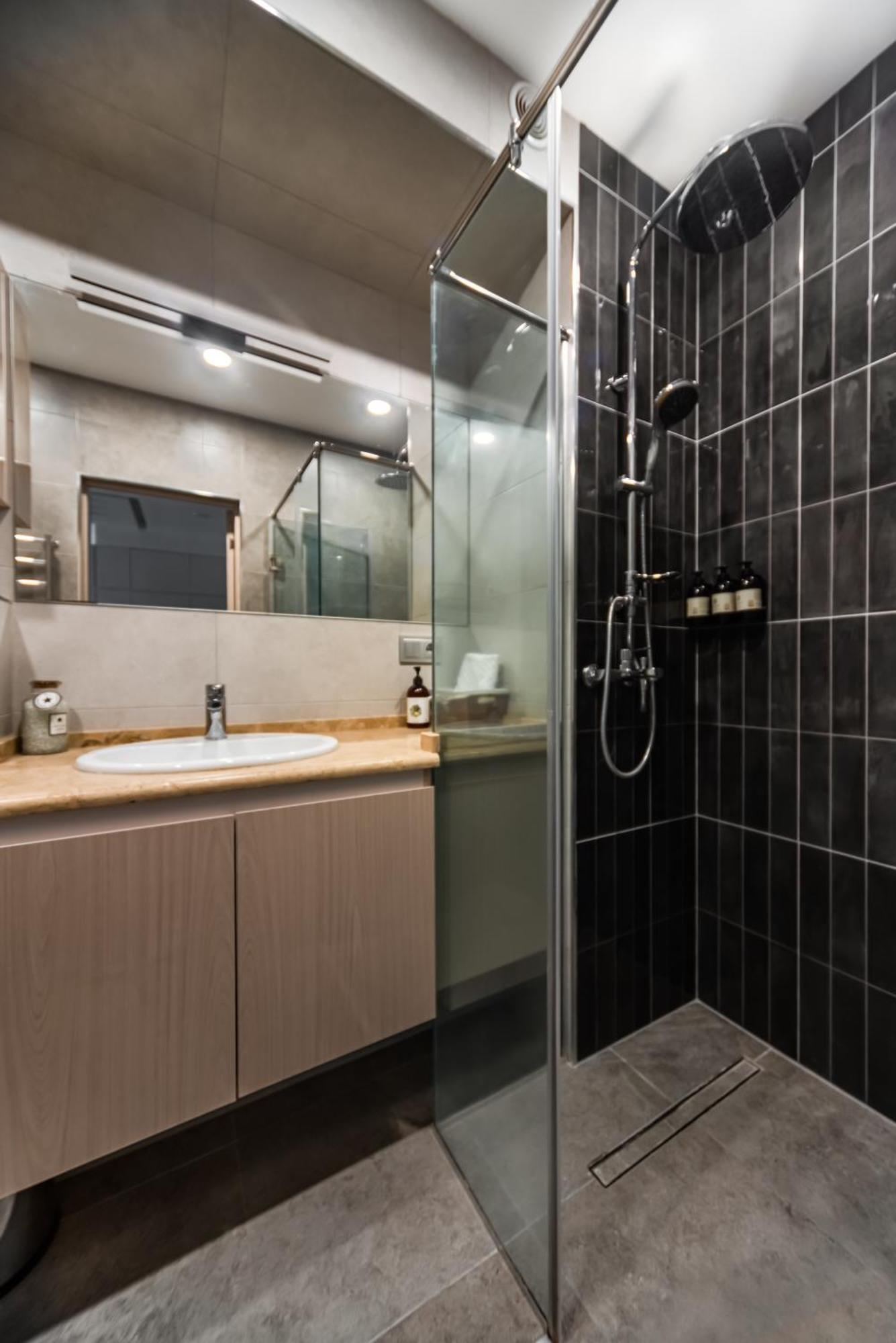 Thames Apartment By Downtown Inn, City Center Yerevan Bagian luar foto