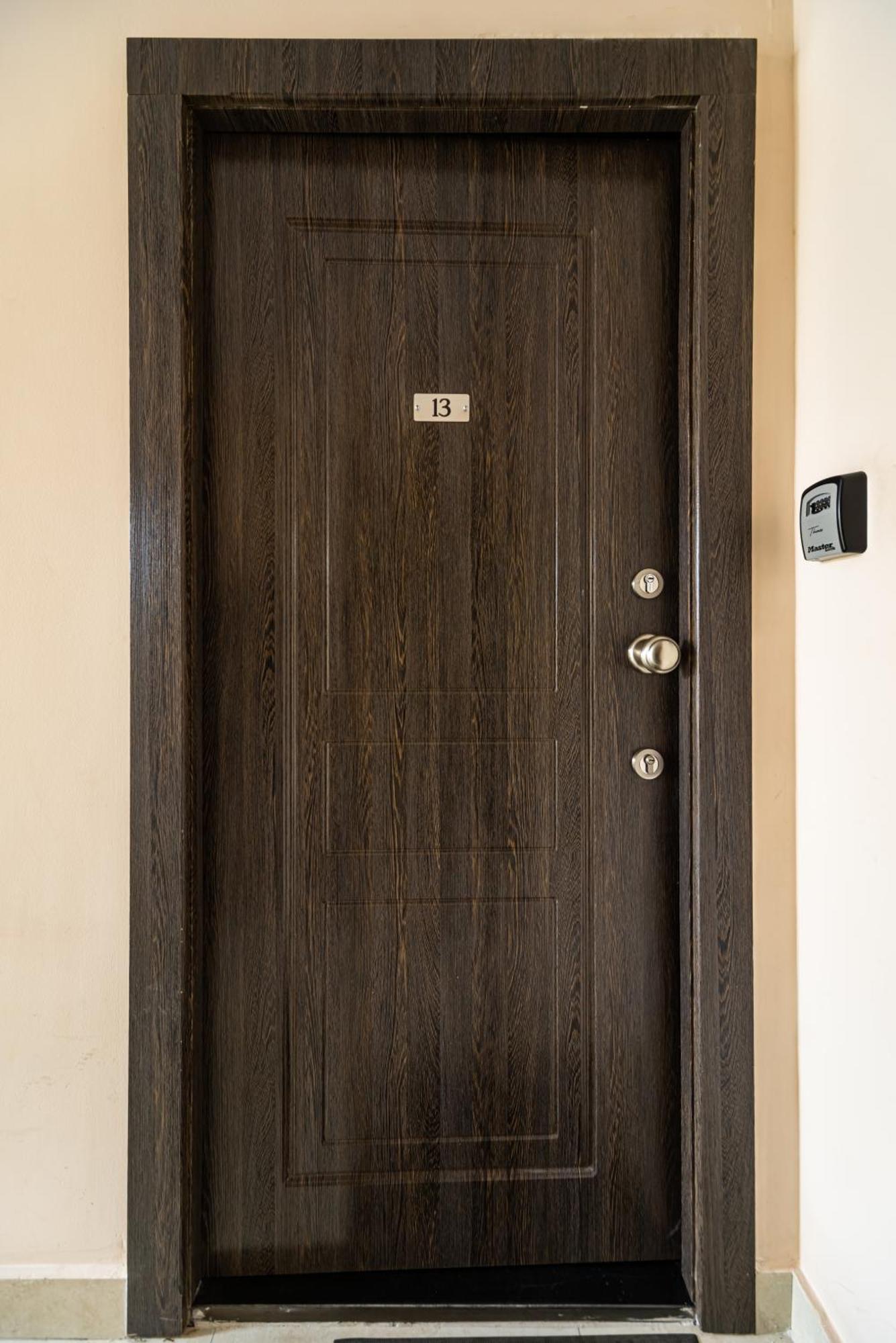 Thames Apartment By Downtown Inn, City Center Yerevan Bagian luar foto
